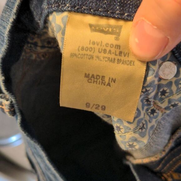 Levi's Straight 424 Jeans Medium Blue Lightly Distressed Size 9 - Picture 7 of 9